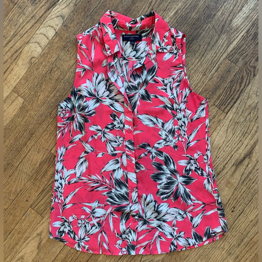 Beautiful Banana Republic Factory sleeveless blouse, size S